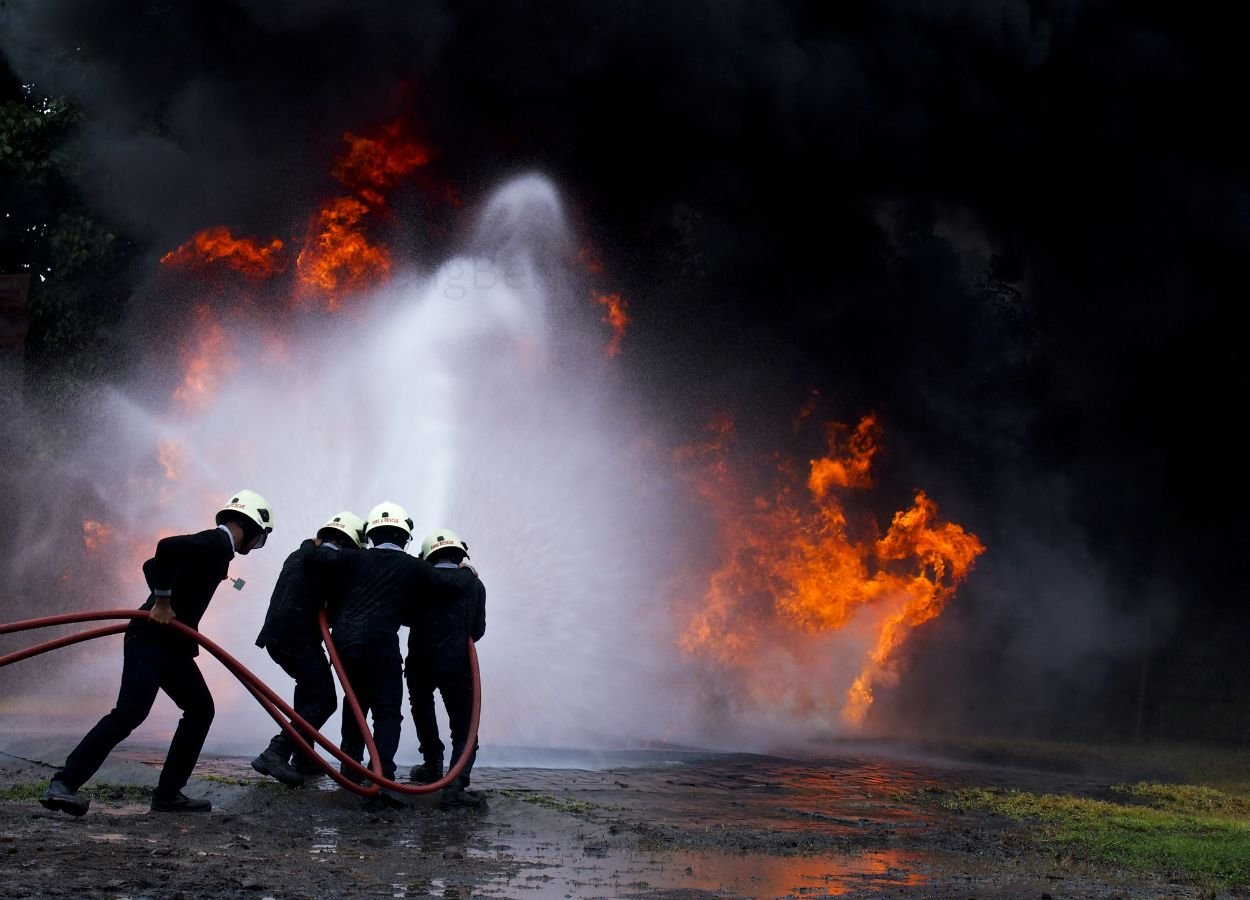 Empat Tewas Akibat Kebakaran Kapal Feri di Perairan Jawa Timur, 218 Penumpang Berhasil Diselamatkan - JatengBerita.com
