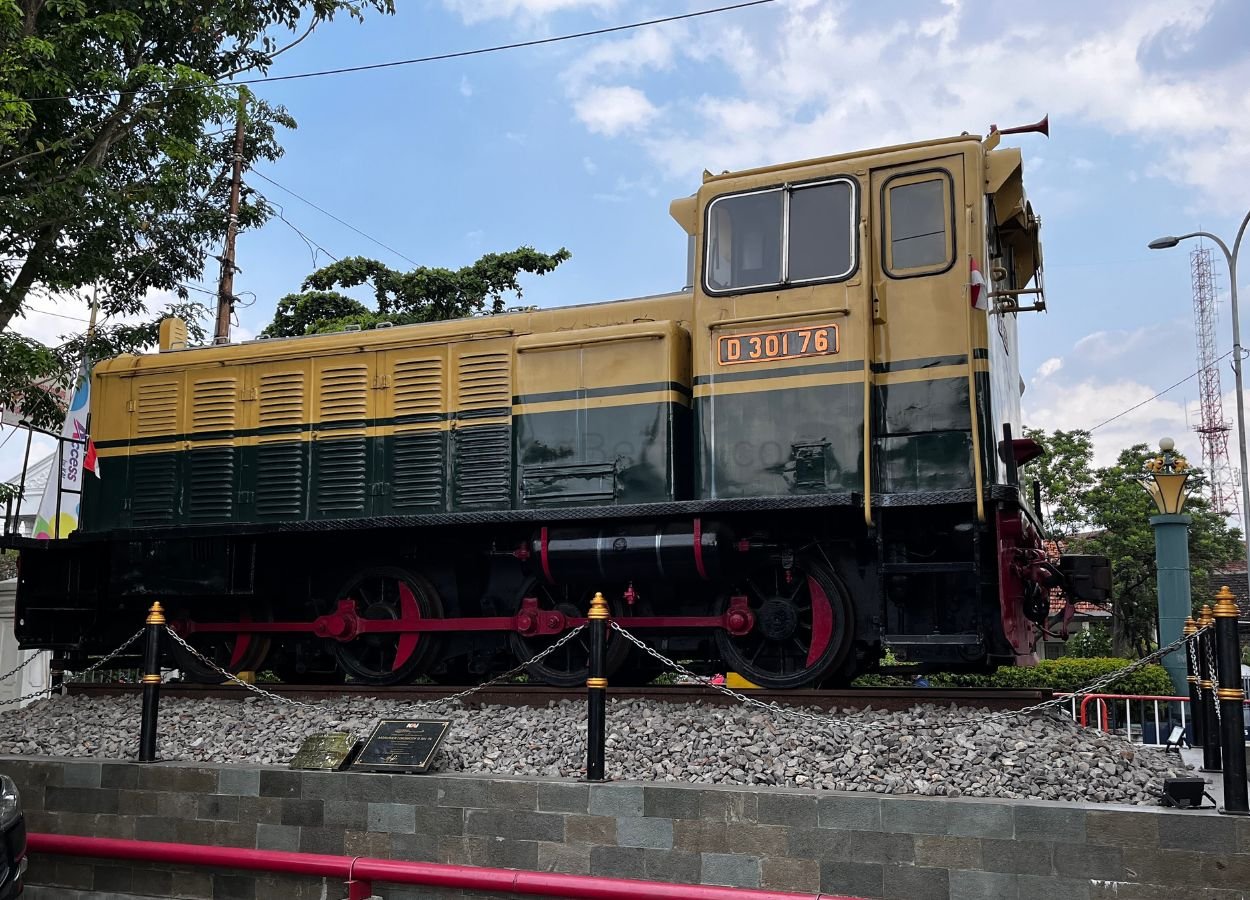 KAI Lokomotif BB302 Jadi Ikon Sejarah Kereta Api Sumut - JatengBerita.com