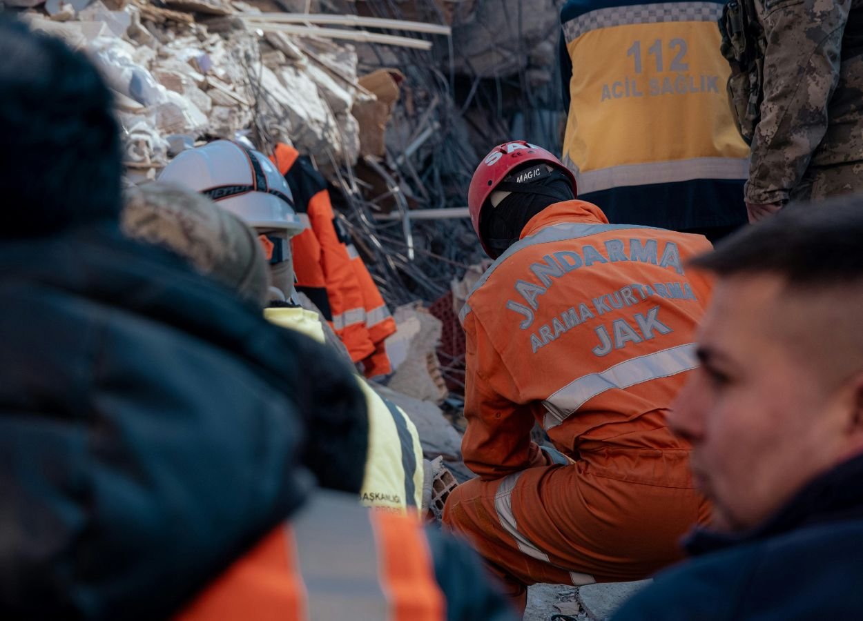 The Jakmania Salurkan Bantuan Rp50 Juta untuk Korban Gempa NTT - JatengBerita.com